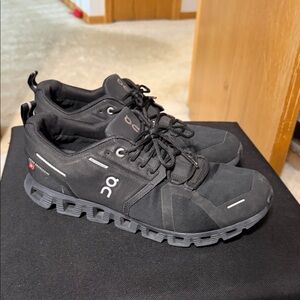 On Running Men's Black and Gray Athletic Shoes